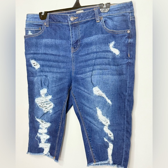 NWT New York & Company Soho Distressed Blue Jean Cutout Shorts – Women’s Size 12 - Picture 2 of 5